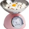Bestron Analooge Keukenweegschaal, Met Afneembare Kom & 5kg Capaciteit, Retro Design, Kleur: Roze -KitchenAids Winkel 1064x1200 1