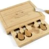 Kaasmesjes Set Met Gegraveerde Houten Snijplank - Breed Mes, Dun Mes, Vork En Puntig Mes - Het Perfecte Cadeau Voor Een Kaasliefhebber - Brie, Camembert, Morbier En Oude Kaas Nu Nóg Lekkerder Met Deze Kaas-set -KitchenAids Winkel 1200x1016 1