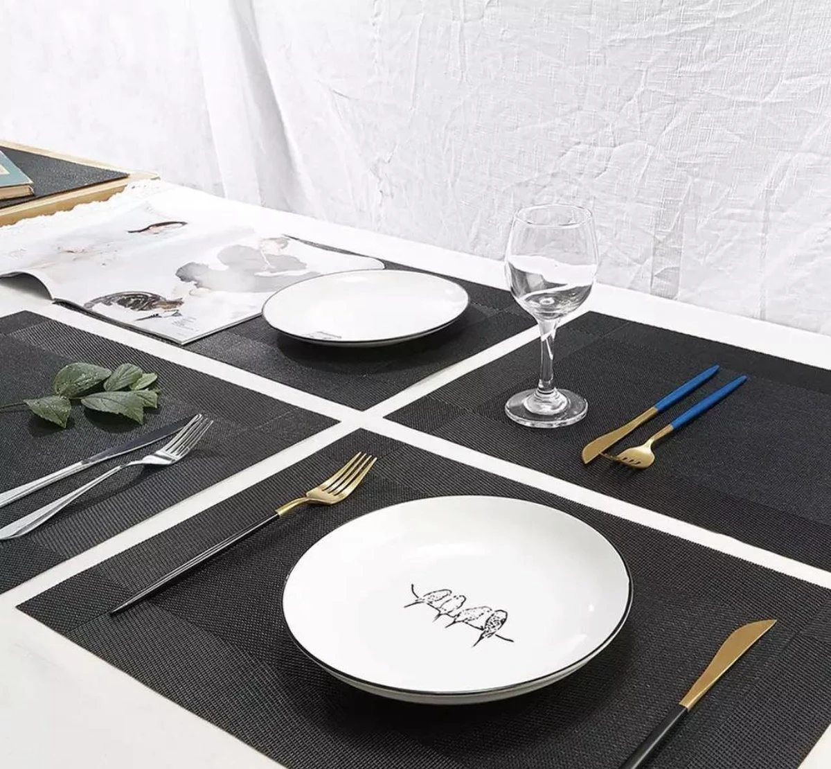 Merkloos De Millennials Duurzame Placemats 4 Stuks - Zwart - Decoratie - Hittebestendig - Makkelijk Schoon - Fijngeweven PVC - Herbruikbare - Keukenaccessoires - Cadeau 6 Merkloos De Millennials Duurzame Placemats 4 Stuks - Zwart - Decoratie - Hittebestendig - Makkelijk Schoon - Fijngeweven PVC - Herbruikbare - Keukenaccessoires - Cadeau - Afbeelding 4
