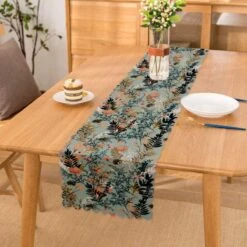 De Groen Home Bedrukt Velvet Textiel Tafelloper - Bloemen Op Licht Blauw - Fluweel - Runner 45x220