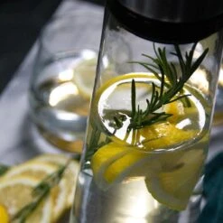 Krumble Karaf Van Glas - Waterkan - Met Deksel - 10,5 X 33 Cm (dxh) - 1,5 Liter - Glas En RVS 15 Krumble Karaf Van Glas - Waterkan - Met Deksel - 10,5 X 33 Cm (dxh) - 1,5 Liter - Glas En RVS -KitchenAids Winkel 1200x1200 1176