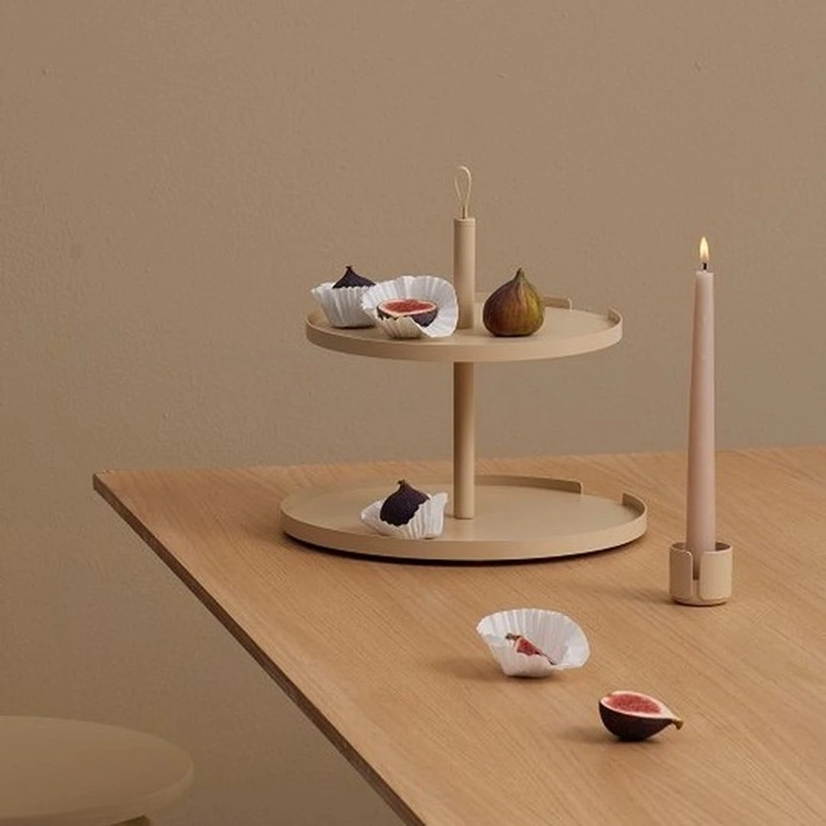 DesignBite Cake Stand - Etagere 2 Lagen Metaal Latte 5 DesignBite Cake Stand - Etagere 2 Lagen Metaal Latte - Afbeelding 3