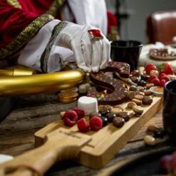 Boska Serveerplank Friends M - Kaasplank - Borrelplank - 40 Cm - Eikenhouten Kaasplank - Cadeautips Voor Mannen - Cadeautips Voor Vrouwen - Cadeau Voor Vrouw - Cadeau Voor Man - Keukengerei - Keuken Accessoires - Levenslange Garantie -KitchenAids Winkel 1200x1200 535