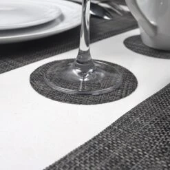 Merkloos De Millennials Duurzame Placemats 6+6 (gratis Coaster) - Zwart- Decoratie - Hittebestendig - Makkelijk Schoon - Fijngeweven PVC - Herbruikbare - Keukenaccessoires - Cadeau 12 Merkloos De Millennials Duurzame Placemats 6+6 (gratis Coaster) - Zwart- Decoratie - Hittebestendig - Makkelijk Schoon - Fijngeweven PVC - Herbruikbare - Keukenaccessoires - Cadeau -KitchenAids Winkel 1200x1200 564