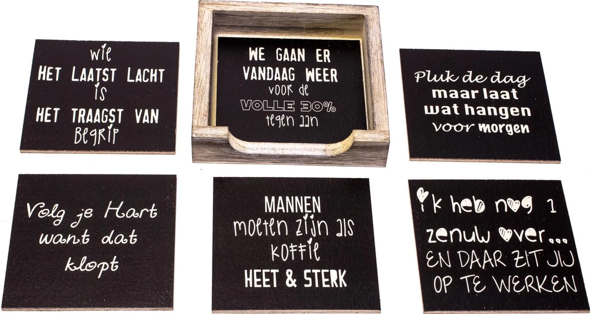 Onderzetters Voor Glazen - Set Nr 6 Onderleggers - Hout - Leuke Onderzetters Met Tekst , Zwarte , 6 Stuks Met Een Houder 3 Onderzetters Voor Glazen - Set Nr 6 Onderleggers - Hout - Leuke Onderzetters Met Tekst , Zwarte , 6 Stuks Met Een Houder