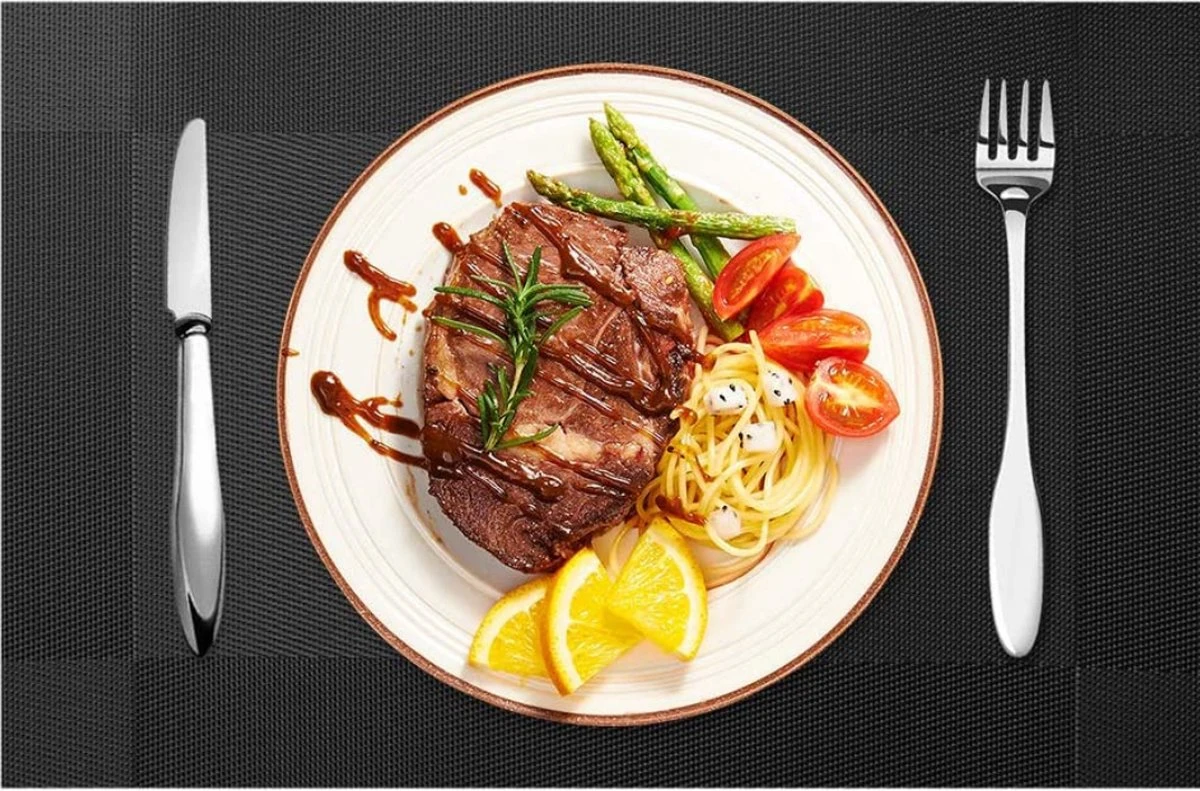 Four Love Placemats Kunststof - Kleur Zwart - Set Van 6 Stuks - Anti Slip Tafelbeschermer - Tafeldecoratie - Housewarming Cadeau - 45 X 30 Cm 3 Four Love Placemats Kunststof - Kleur Zwart - Set Van 6 Stuks - Anti Slip Tafelbeschermer - Tafeldecoratie - Housewarming Cadeau - 45 X 30 Cm