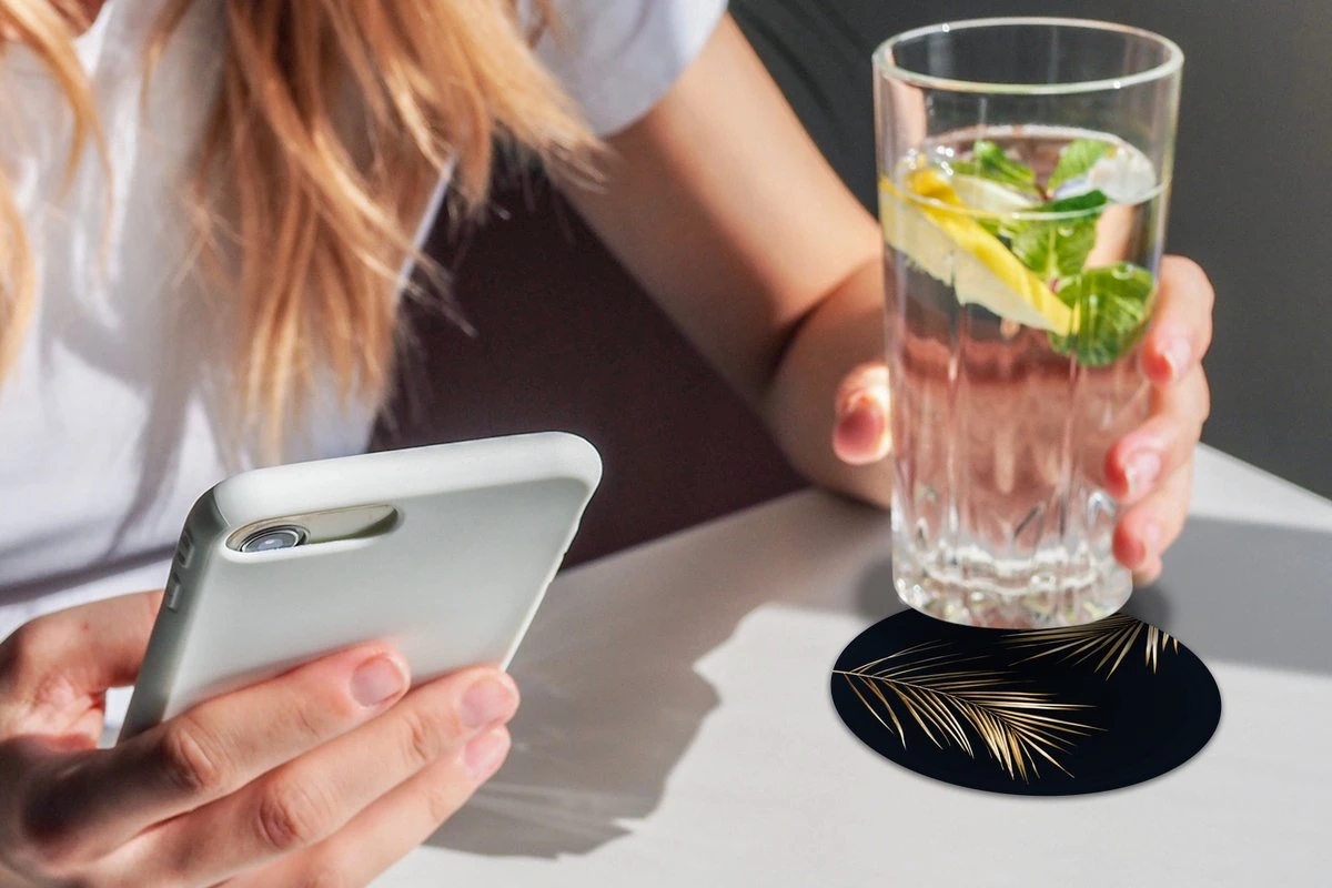 Onderzetters Voor Glazen - Goud Print - Zwart - Rond - Planten - Onderleggers Voor Glazen - 10x10 Cm - 6 Stuks 4 Onderzetters Voor Glazen - Goud Print - Zwart - Rond - Planten - Onderleggers Voor Glazen - 10x10 Cm - 6 Stuks - Afbeelding 2