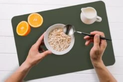 Placemats - Groen - Kleur - Neutraal - Vinyl - Antislip - Placemat - Onderleggers - 45x30 Cm - Eetkamer - Keuken Accessoires -KitchenAids Winkel 1200x800 64