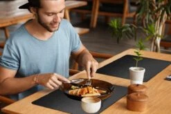 Placemat - Placemats Kunststof - Lederen Structuur - Zwart Wit - 45x30 Cm - 6 Stuks - Hittebestendig - Anti-Slip - Onderlegger - Afneembaar -KitchenAids Winkel 1200x800 79
