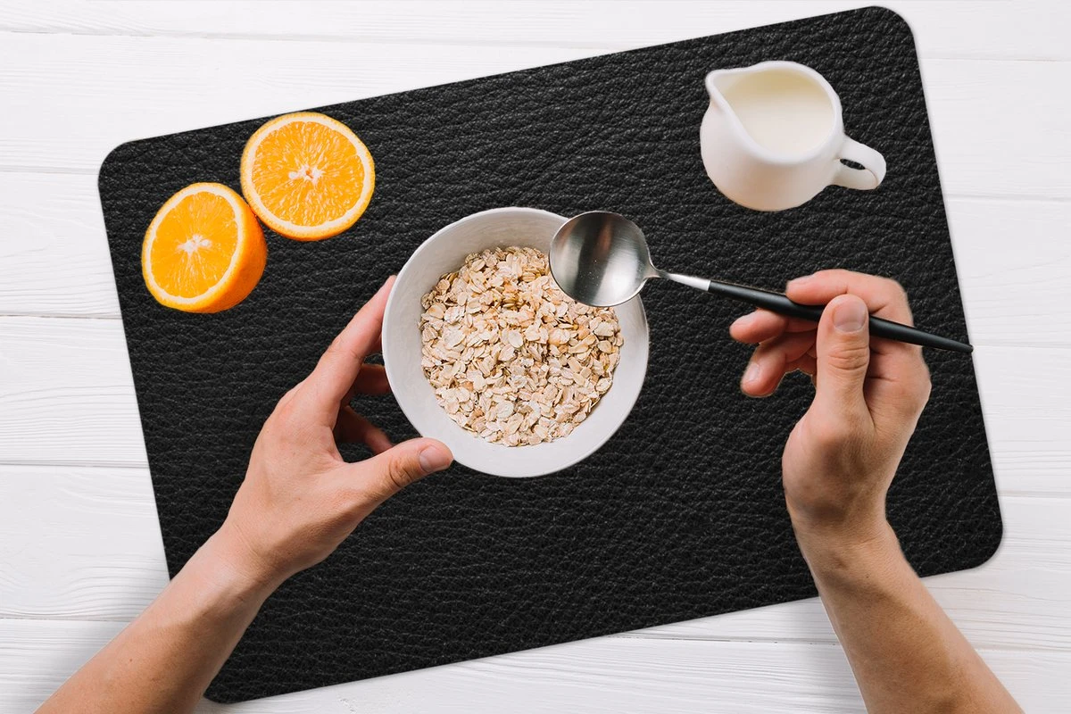 Placemat - Placemats Kunststof - Leer - Lederlook - Zwart - Grijs - 45x30 Cm - 6 Stuks - Hittebestendig - Anti-Slip - Onderlegger - Afneembaar 8 Placemat - Placemats Kunststof - Leer - Lederlook - Zwart - Grijs - 45x30 Cm - 6 Stuks - Hittebestendig - Anti-Slip - Onderlegger - Afneembaar - Afbeelding 6