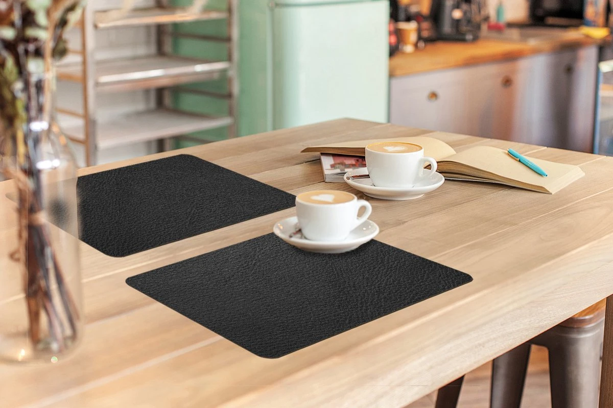 Placemat - Placemats Kunststof - Leer - Lederlook - Zwart - Grijs - 45x30 Cm - 6 Stuks - Hittebestendig - Anti-Slip - Onderlegger - Afneembaar 9 Placemat - Placemats Kunststof - Leer - Lederlook - Zwart - Grijs - 45x30 Cm - 6 Stuks - Hittebestendig - Anti-Slip - Onderlegger - Afneembaar - Afbeelding 7
