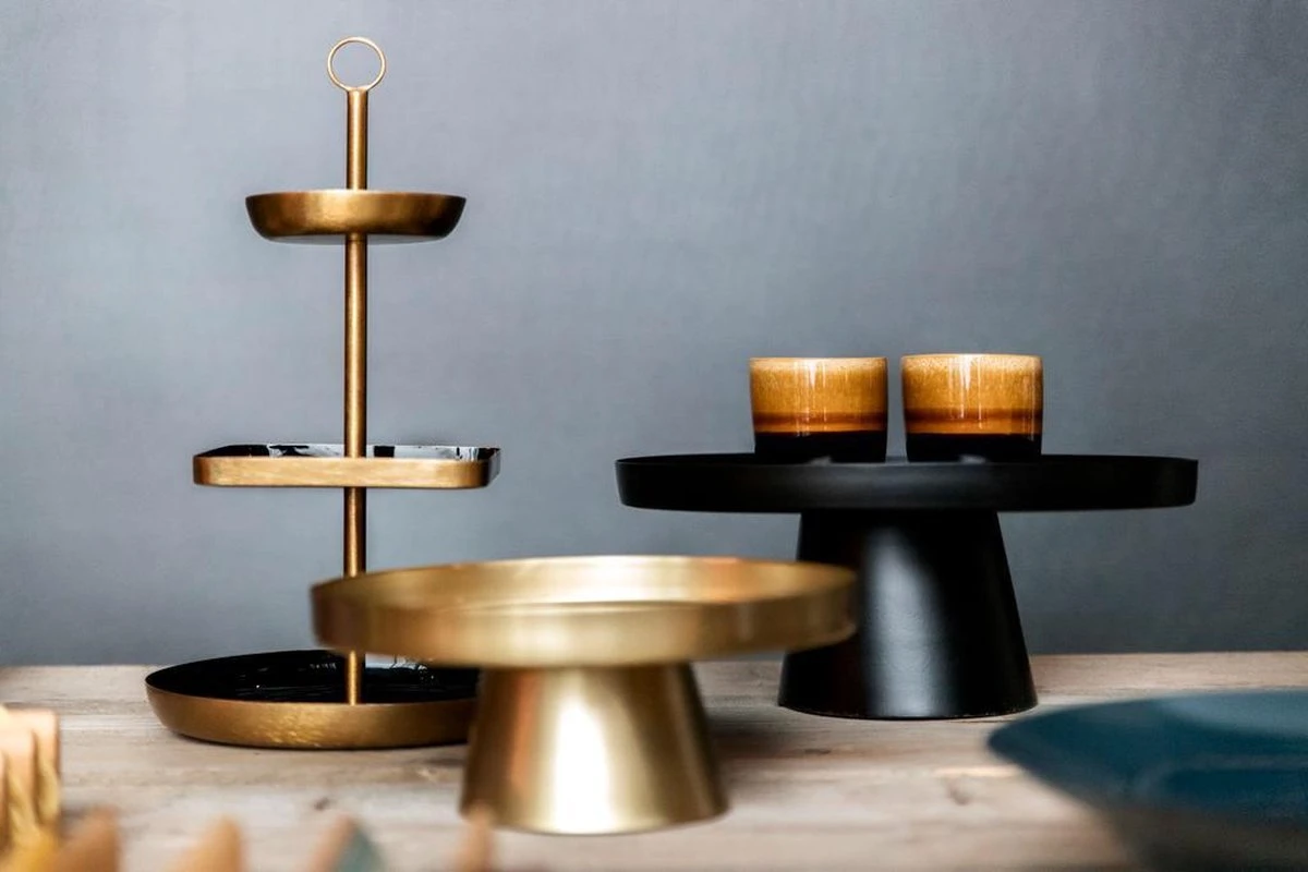 Gusta - Taarthouder - Goud - Metaal - ø24,5x10cm 4 Gusta - Taarthouder - Goud - Metaal - ø24,5x10cm - Afbeelding 2