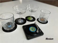 Merkloos Vinyl Platen Onderzetters Met Platenspeler - 6 Stuks - LP Onderzetters - Onderzetters Voor Glazen - Anti-Slip - Vinyl - Platenspeler - Langspeelplaat - Rond - Vintage - Party - Muziek - Glazenonderzetter - Platen -KitchenAids Winkel 1200x901 2