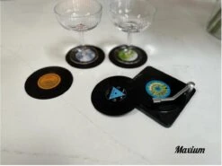 Merkloos Vinyl Platen Onderzetters Met Platenspeler - 6 Stuks - LP Onderzetters - Onderzetters Voor Glazen - Anti-Slip - Vinyl - Platenspeler - Langspeelplaat - Rond - Vintage - Party - Muziek - Glazenonderzetter - Platen -KitchenAids Winkel 1200x901 3