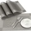 Vitamo™ Duurzame Placemats 4 Stuks - Hittebestendig - Makkelijk Schoon - Fijngeweven PVC - 30 X 45cm - Metallic Grijs 2 Vitamo™ Duurzame Placemats 4 Stuks - Hittebestendig - Makkelijk Schoon - Fijngeweven PVC - 30 X 45cm - Metallic Grijs -KitchenAids Winkel 1200x903