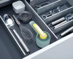 Joseph Joseph Nest Maatcupjes - Maatlepel - Kunststof - 8 Stuks 21 Joseph Joseph Nest Maatcupjes - Maatlepel - Kunststof - 8 Stuks -KitchenAids Winkel 1200x963 3