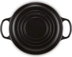 Le Creuset Broodpan Signature Mat Zwart - ø 24 Cm / 1.6 Liter -KitchenAids Winkel 1200x964 5