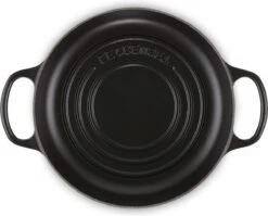 Le Creuset Broodpan Signature Mat Zwart - ø 24 Cm / 1.6 Liter -KitchenAids Winkel 1200x966 1
