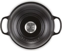 Le Creuset Broodpan Signature Mat Zwart - ø 24 Cm / 1.6 Liter -KitchenAids Winkel 1200x981 1