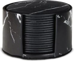 Castagnola Lederen Onderzetters Met Houder – Onderzetters Voor Glazen – Onderzetters Design – Onderzettersset – Drink Onderzetters – Leder – Leren Onderzetters – Set Van 16 – Zwart/Wit -KitchenAids Winkel 1200x993 3