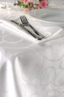 KOOK Damast Tafelkleed - 160x240 Cm - Wit -KitchenAids Winkel 797x1200