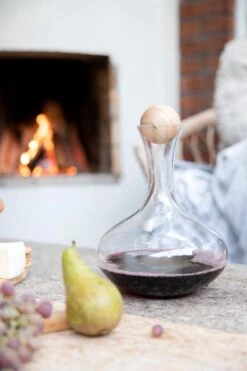 Sagaform - Nature - Wijn Karaf Met Eiken Stopper 21 Sagaform - Nature - Wijn Karaf Met Eiken Stopper -KitchenAids Winkel 800x1200 6