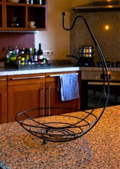 Merkloos Fruitmand Met Banaanhouder – Fruitschaal Zwart – Fruitmand Zwart Metaal – Bananenhouder – Fruitmand Hangend - Decoratieve Schaal – Keuken – 27x27x39 -KitchenAids Winkel 849x1200