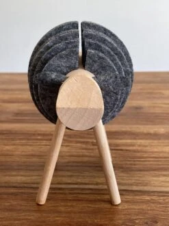 O.N. Der Zetter - Onderzetters Voor Glazen - Houten Rendier XL Met 12 Vilten Onderzetters - Groot - Rond - Donkergrijs - Bruin - Decoratie - Hittebestendig - Housewarming - Afscheid - Kado - Verjaardag - Man - Vrouw - Pasen Cadeau Feest Uniek 25 Euro 19 O.N. Der Zetter - Onderzetters Voor Glazen - Houten Rendier XL Met 12 Vilten Onderzetters - Groot - Rond - Donkergrijs - Bruin - Decoratie - Hittebestendig - Housewarming - Afscheid - Kado - Verjaardag - Man - Vrouw - Pasen Cadeau Feest Uniek 25 Euro -KitchenAids Winkel 899x1200 25