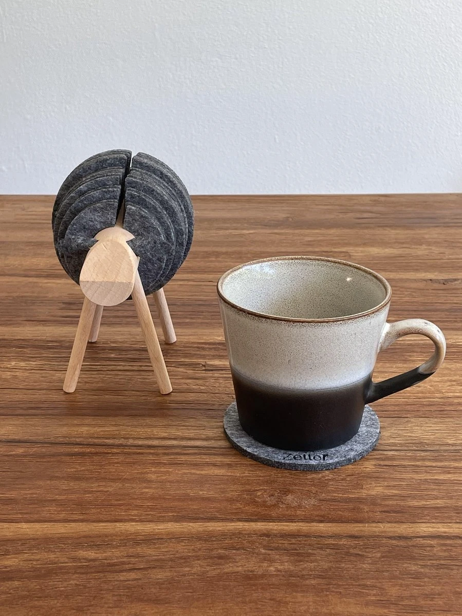 O.N. Der Zetter - Onderzetters Voor Glazen - Houten Rendier XL Met 12 Vilten Onderzetters - Groot - Rond - Donkergrijs - Bruin - Decoratie - Hittebestendig - Housewarming - Afscheid - Kado - Verjaardag - Man - Vrouw - Pasen Cadeau Feest Uniek 25 Euro 9 O.N. Der Zetter - Onderzetters Voor Glazen - Houten Rendier XL Met 12 Vilten Onderzetters - Groot - Rond - Donkergrijs - Bruin - Decoratie - Hittebestendig - Housewarming - Afscheid - Kado - Verjaardag - Man - Vrouw - Pasen Cadeau Feest Uniek 25 Euro - Afbeelding 7